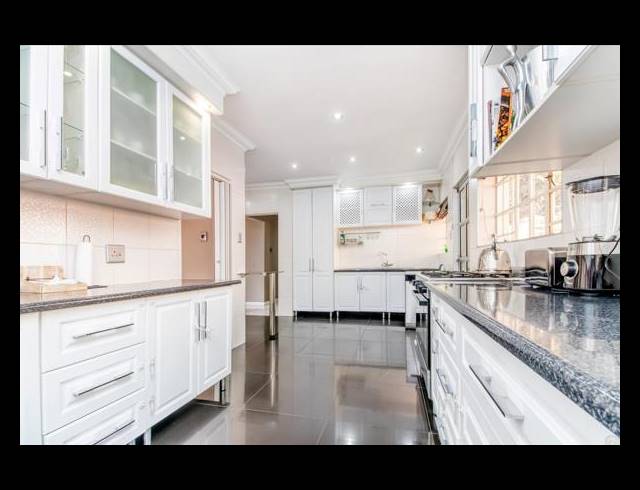 4 BEDROOM HOUSE FOR SALE IN HELDERKRUIN